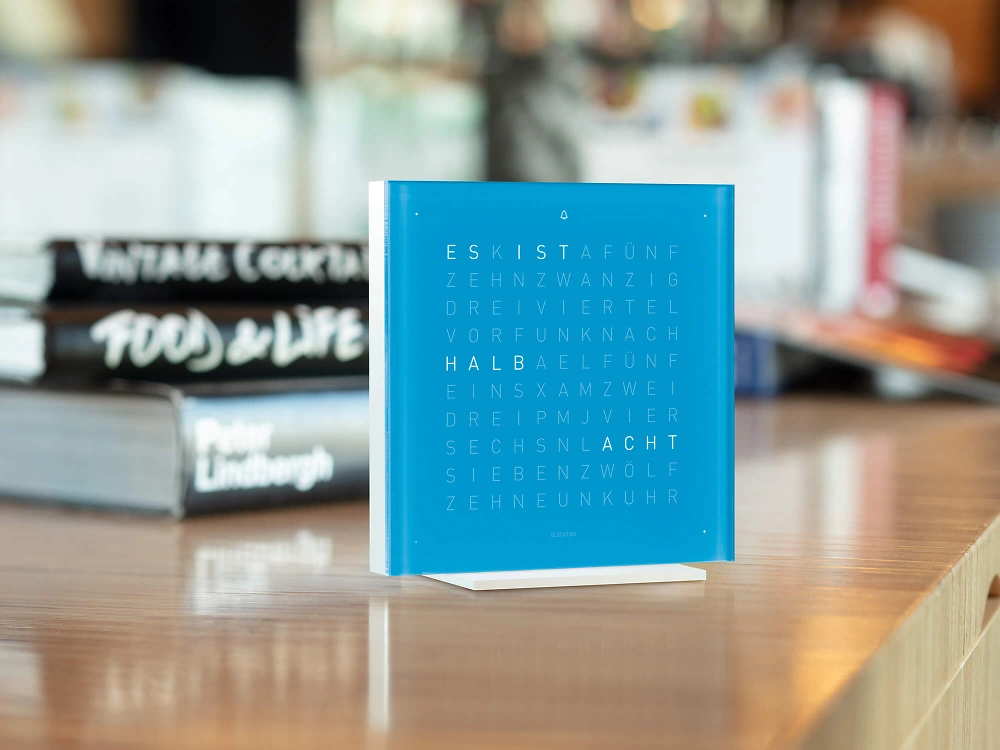 QLOCKTWO FRONTCOVER EARTH 13.5 - Blue Candy