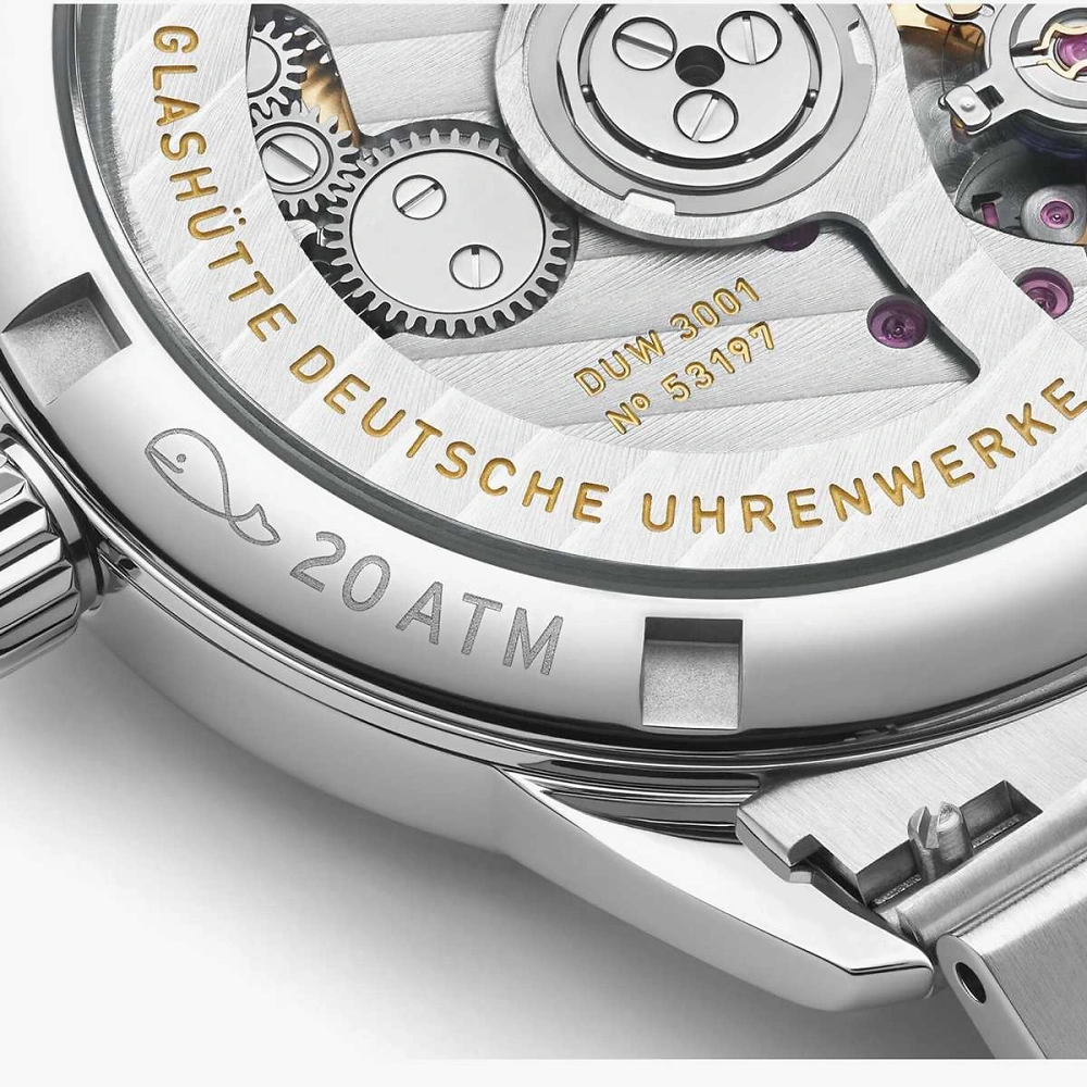 NOMOS Club Sport - neomatik 34 purple