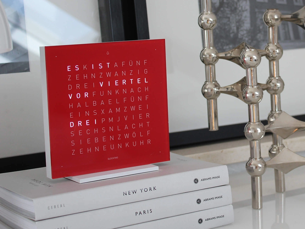 QLOCKTWO FRONTCOVER EARTH 13.5 - Cherry Cake