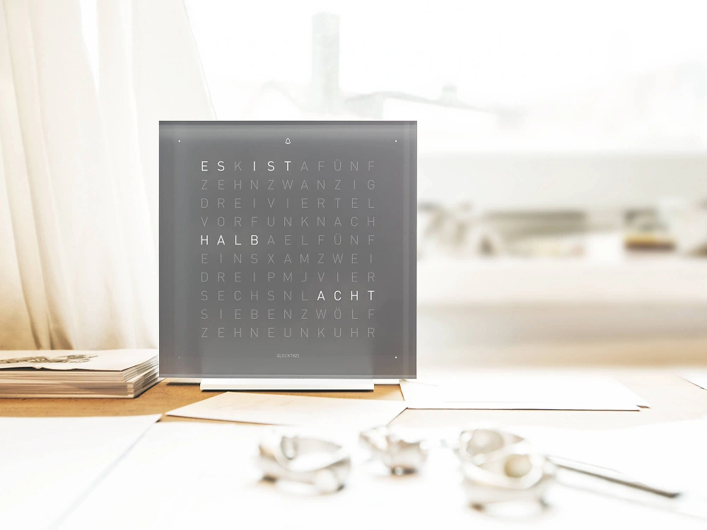 QLOCKTWO FRONTCOVER EARTH 13.5 - Early Grey Tea