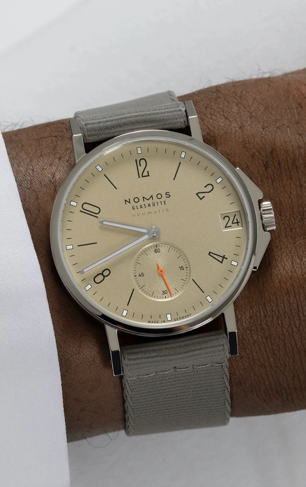 NOMOS Ahoi - neomatik 38 Datum sand
