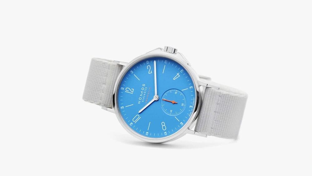 NOMOS Ahoi - neomatik signalblau