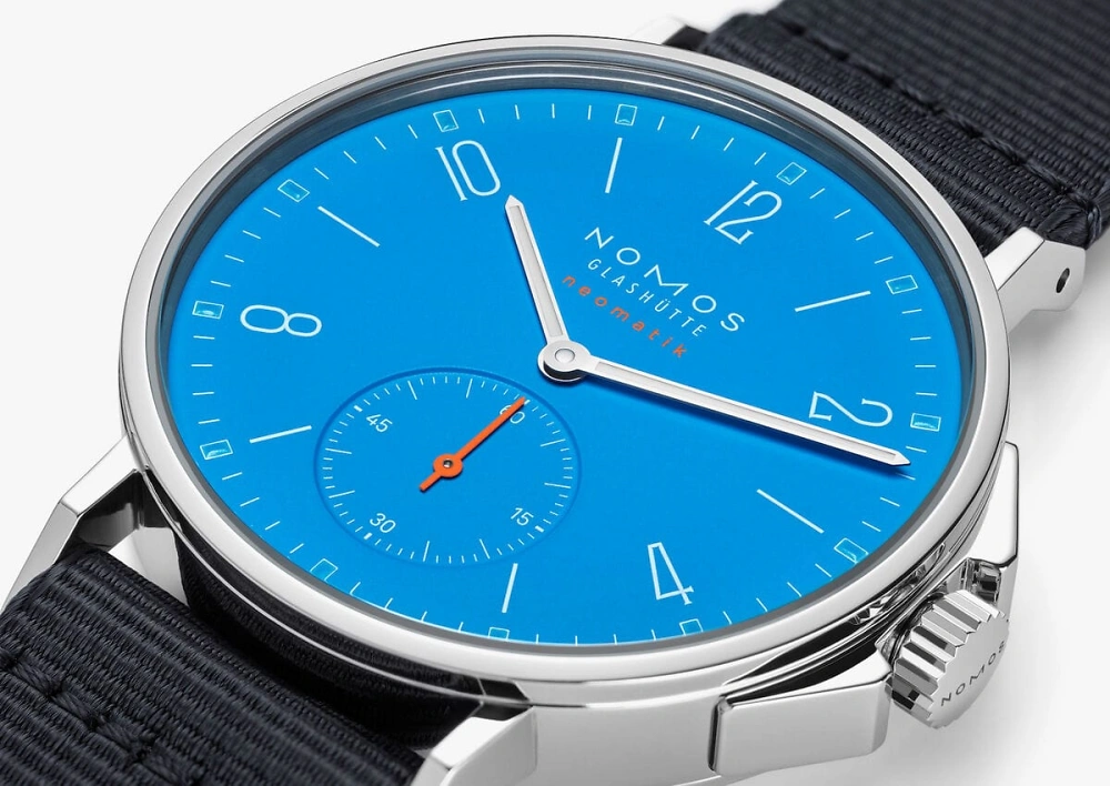 NOMOS Ahoi - neomatik signalblau