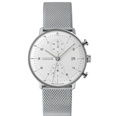 Armbanduhr im max bill Design als Chronoscope mit matt versilbertem Zifferblatt, arabischen Ziffern, Strichindizes, Leuchtpunkten und leuchtenden Zeigern. Das Geh&auml;use aus Edelstahl und das Milanaiseband mit Sicherheitsschlie&szlig;e wirken zeitlos modern.