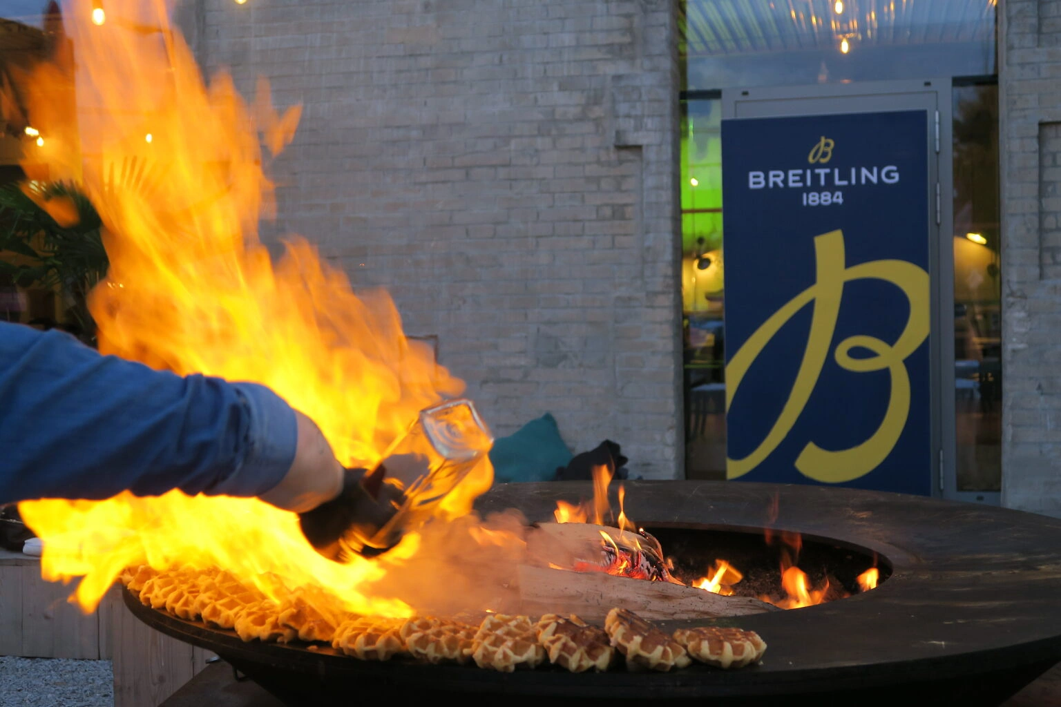 MAEGLI x Breitling in der Kantine 1881